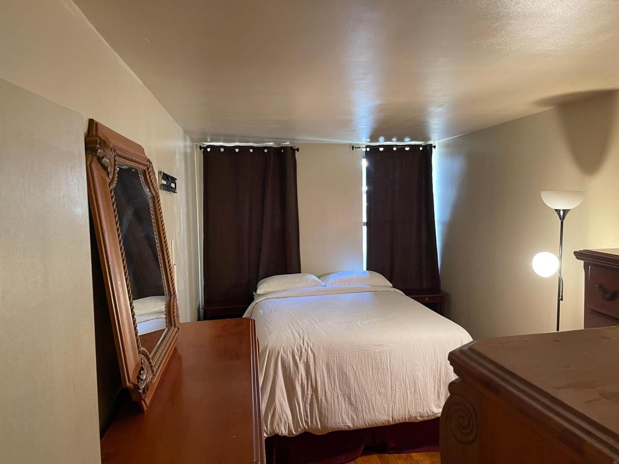 One Bedroom By Month Next To Bronx Zoo Apartamento *