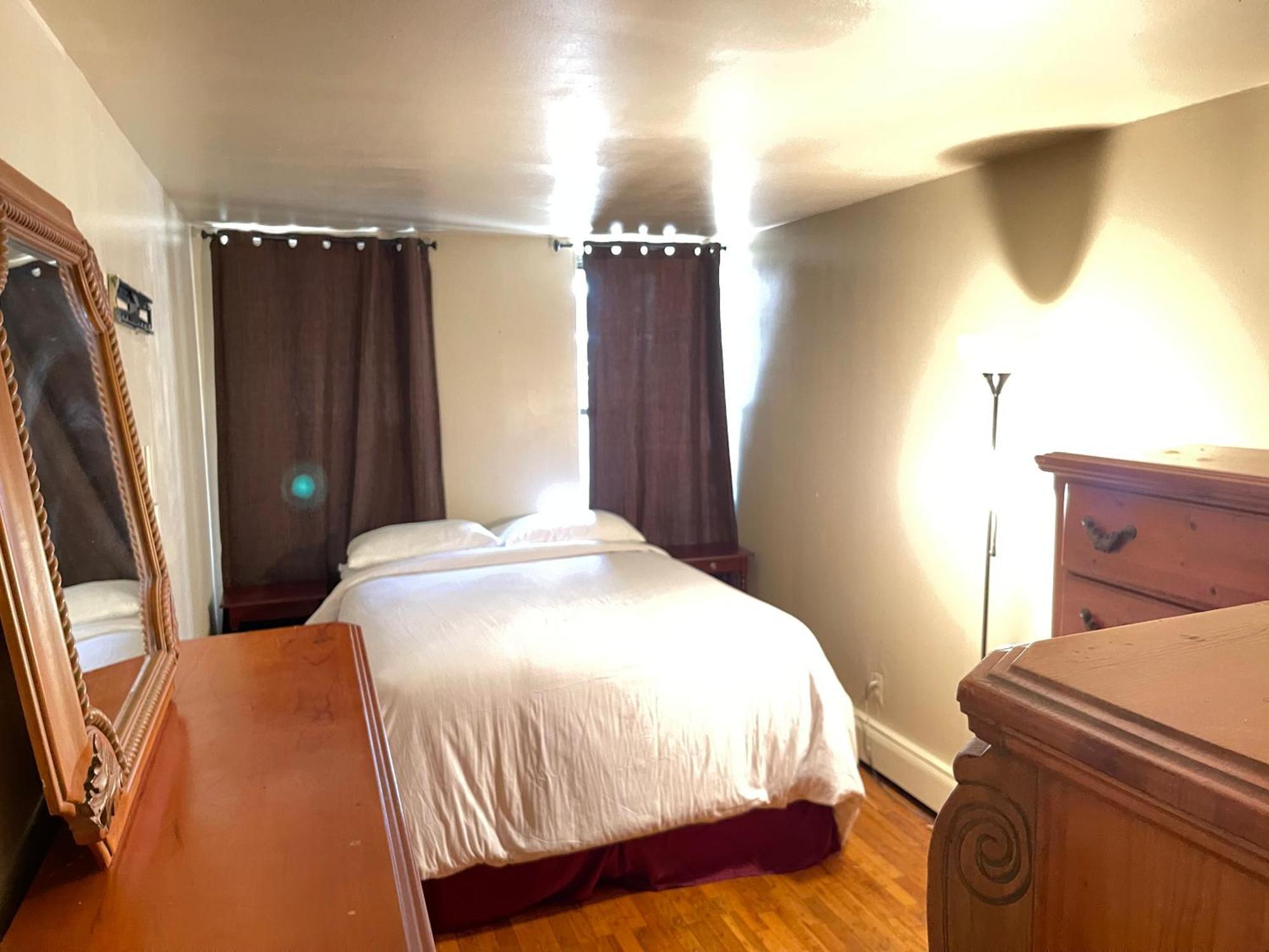 One Bedroom By Month Next To Bronx Zoo Apartamento