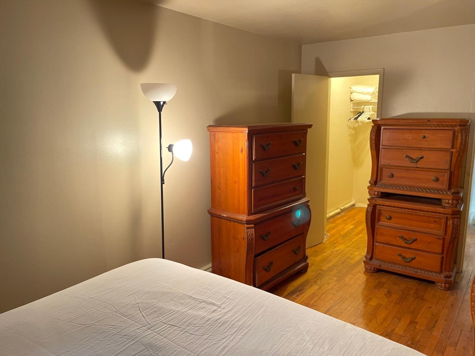 One Bedroom By Month Next To Bronx Zoo Apartamento *